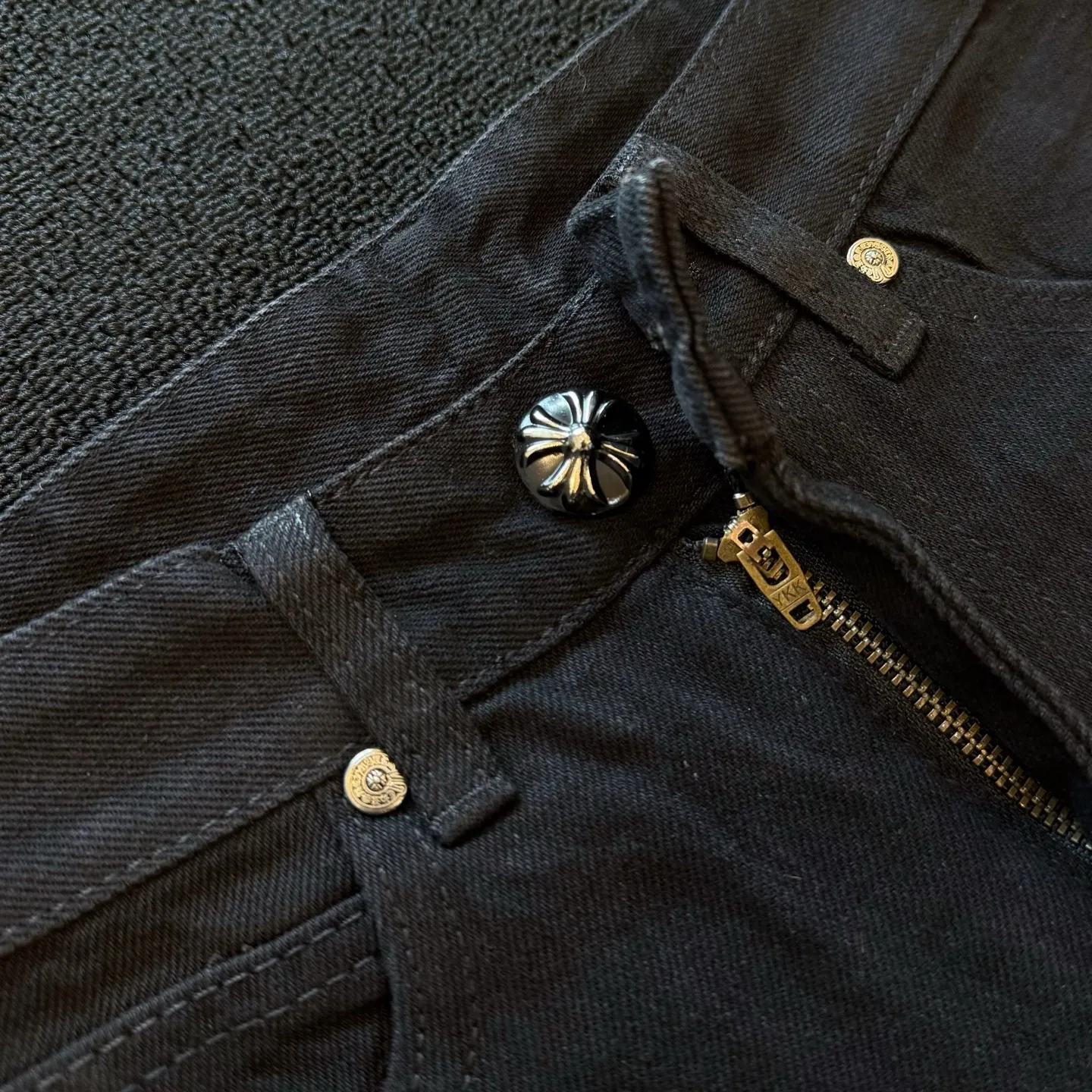 P260 model number: D382 Chrome hearts -CH Chrome hearts new purple leopard print cross-fit leather jeans SIZE#28 30 32 34 36 Size reference # Pants length 100 102 104 106 108 Waist 71 76 81 86 91 Hips 93 98 103 108 113